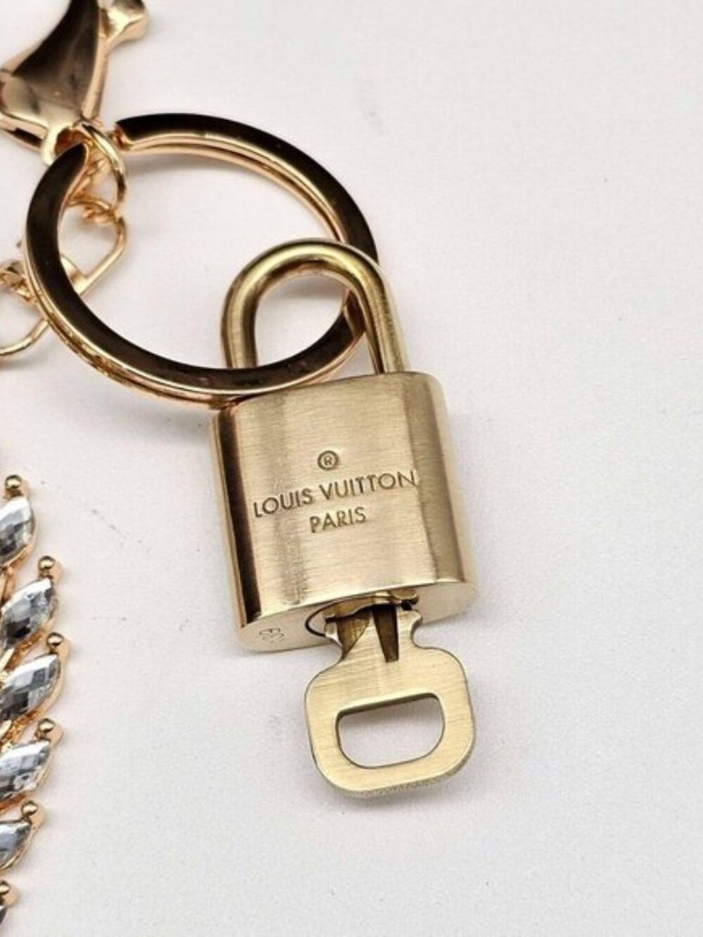 Authentic LV Louis Vuitton Gold Lock & Key 🔑Unbranded Swan Keychain Charm - Picture 7 of 10